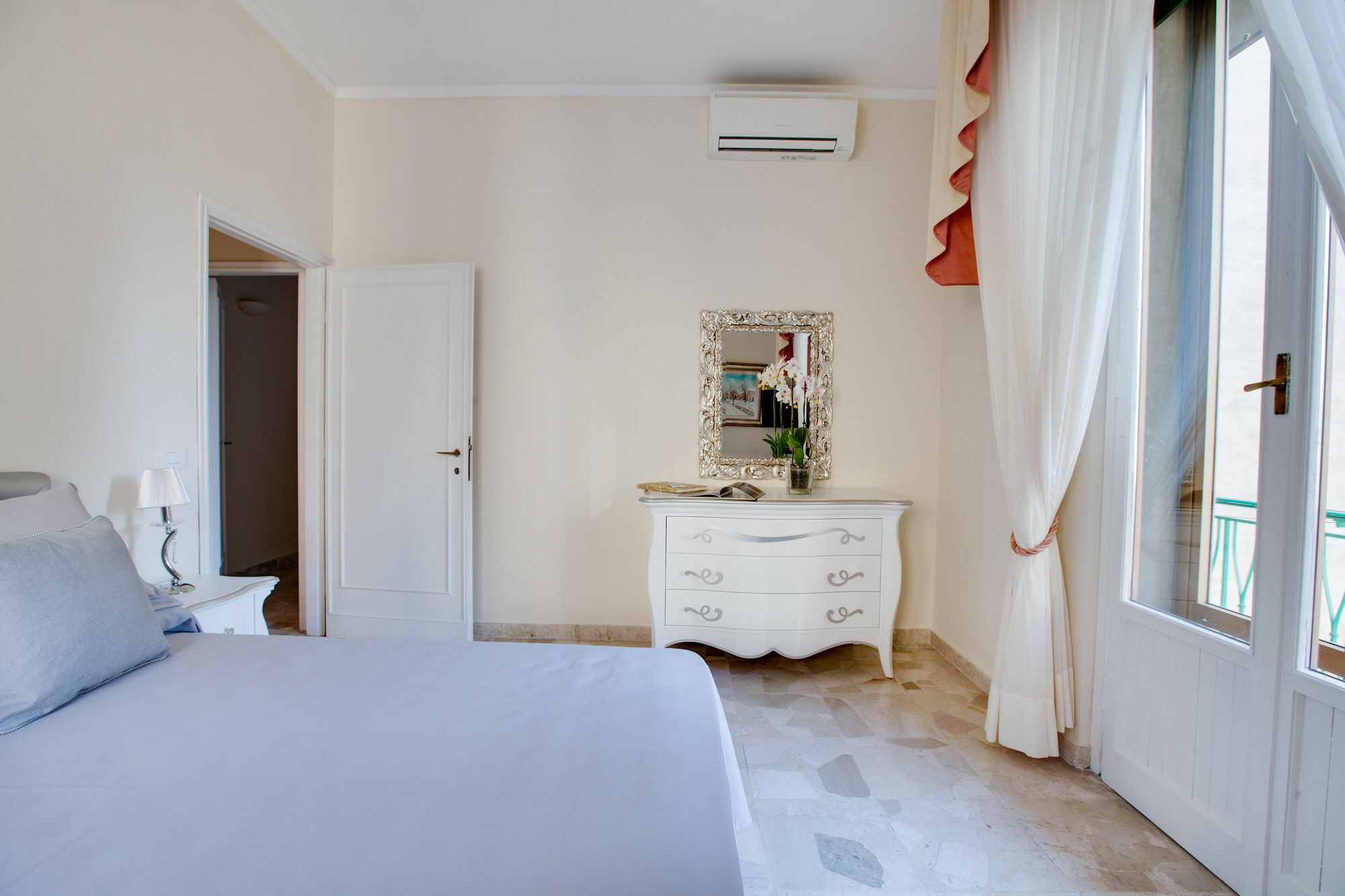 Kometa Suites & Apartments Флоренция Экстерьер фото