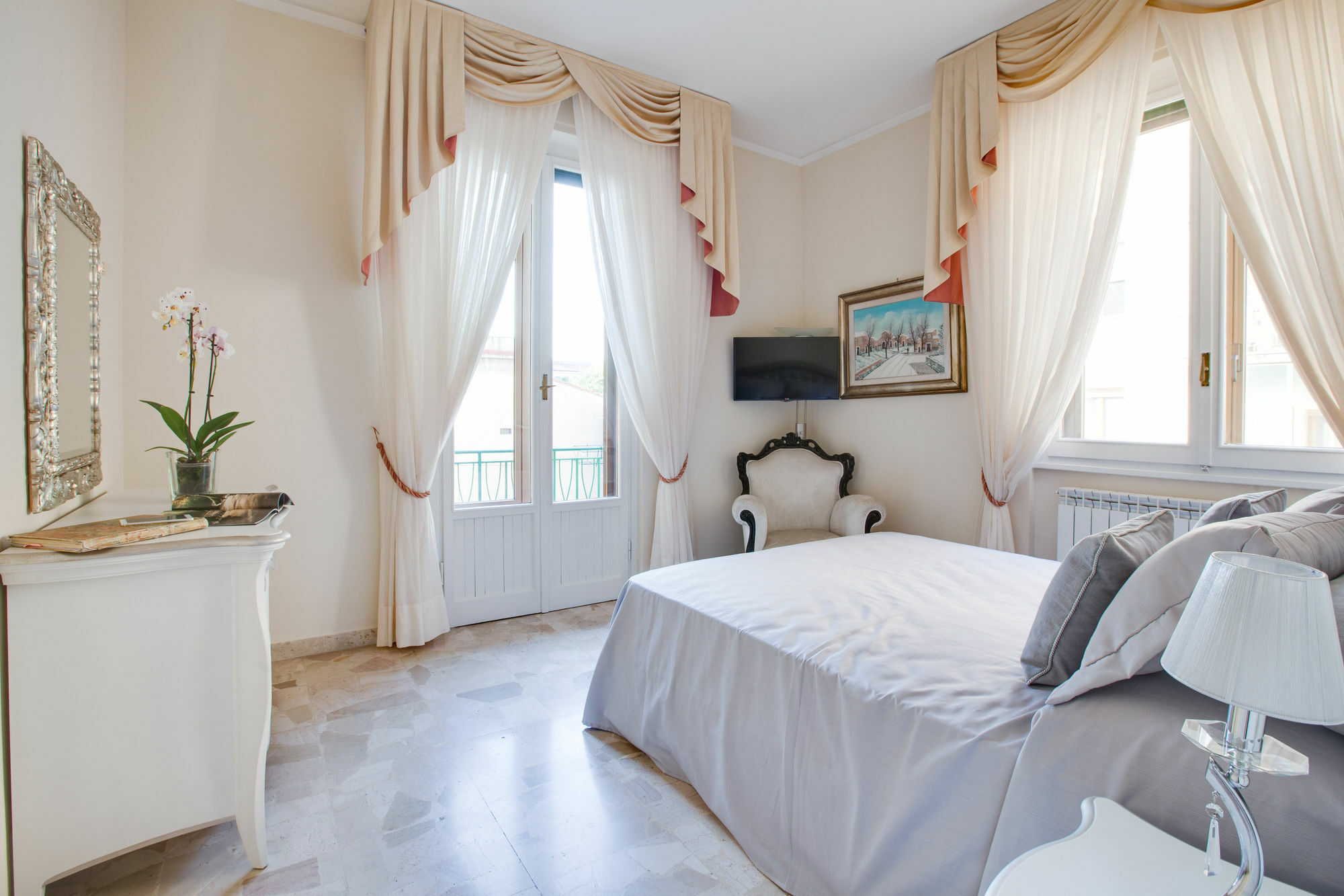 Kometa Suites & Apartments Флоренция Экстерьер фото